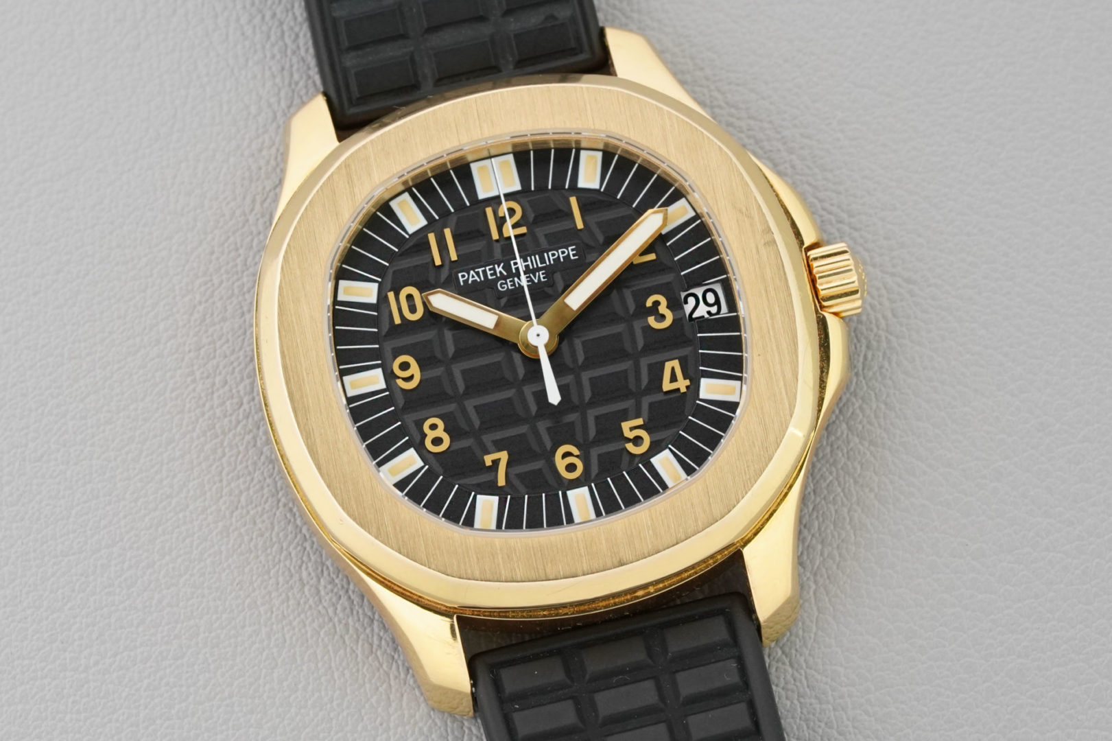 Patek Philippe Rubber Strap vs Leather: Which One is Better for You?