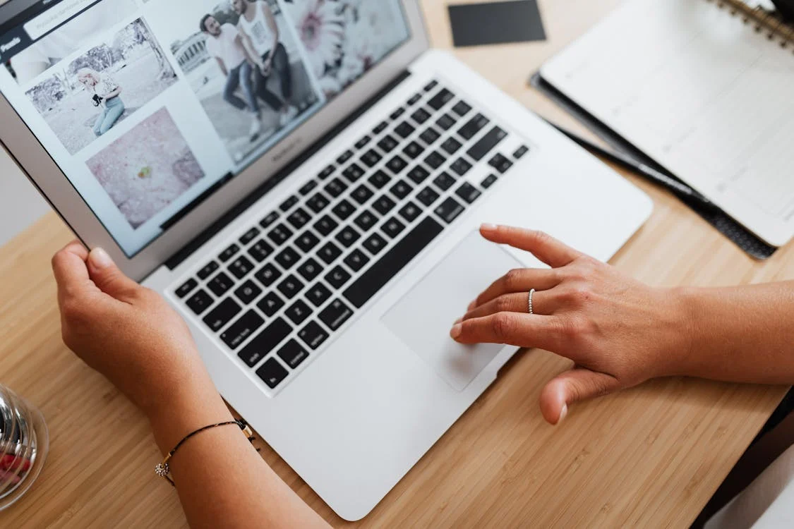 B2B Competitive Intelligence: Stay Competitive in Fast-Moving Markets